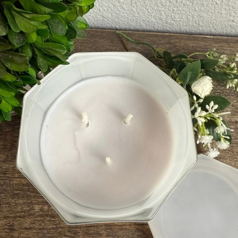 ScentWorx Lilac Breeze Scented Candle 3-Wick 14.5 oz Slatkin & Co Essential Oils